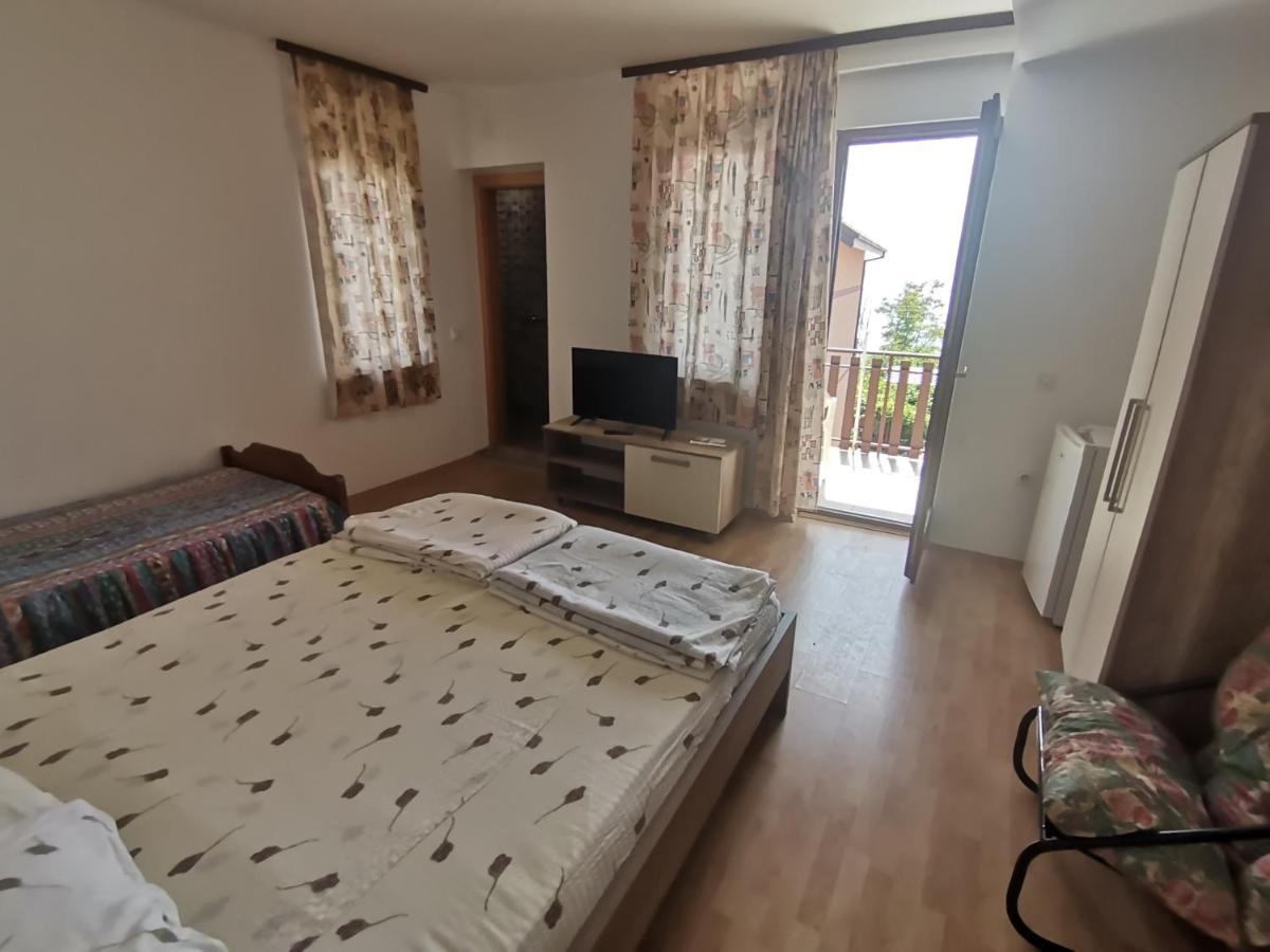 Guesthouse Zimovski Pestani Bagian luar foto