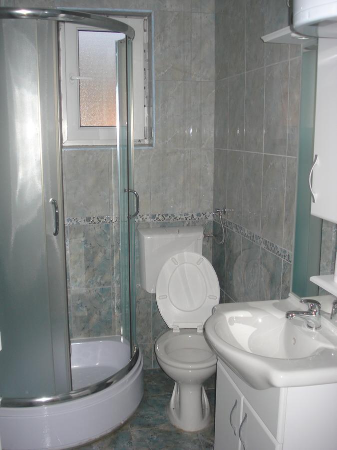 Guesthouse Zimovski Pestani Bagian luar foto